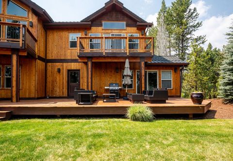 Others River Access and Private Hot Tub - Stunning Mountain Lodge