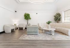 Others 2 Cozy Retreat with Ample Space - Charming Haven for Connection