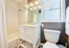 기타 3 Sunny Cottage with Expansive Backyard - Charming Coastal Retreat