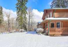 Others 7 Picturesque Retreat with Game Room and Hot Tub - Cozy Escape