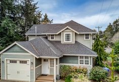 Others 2 Charming Multi-Level Deck and Hot Tub - Serene Coastal Retreat