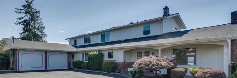 其他 Stunning Water and Mountain Views with Hot Tub - Elegant Retreat