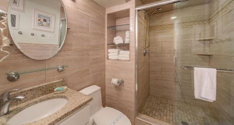 Others 2 Spacious Condo with Pool and Shuffleboard - Charming Beach Retreat