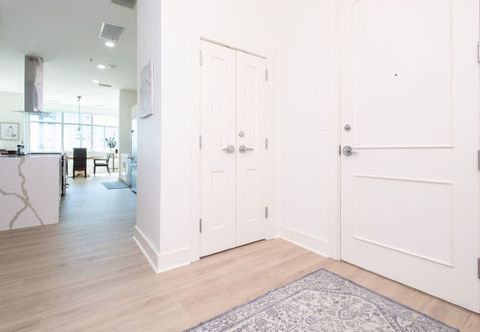 Others Luxury at River Market