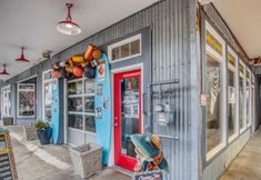 Others 5 Bayfront Studio with Jetted Tub and Fireplace - Charming Coastal Retreat