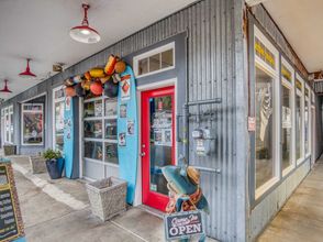 其他 4 Bay-Front Deck and Cozy Studio Amenities - Charming Coastal Retreat