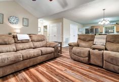 Others 7 Hot Tub and Screened-In Porch by the Creek - Charming Cozy Escape