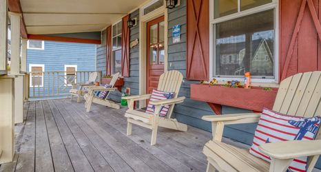 Others 2 Hot Tub and Access to Beach and Pool - Beautiful Coastal Retreat