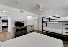 Lainnya 6 Designer Furnishings and Seasonal Pool Heating - Elegant Oasis