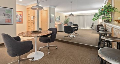 其他 2 Golf Course View with Modern Comforts and Dining Options - Serene Retreat