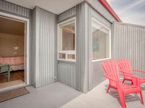 Others 4 Bayfront Studio with Jetted Tub and Fireplace - Charming Coastal Retreat