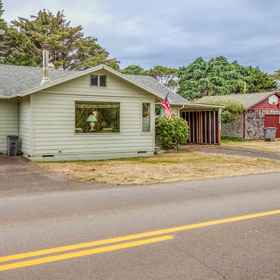 Logo 1 Enchanting Lake Views and Cozy Fire Pit - Charming Coastal Retreat, Nehalem Bay State Park Hotels