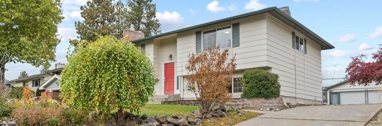 Others Game Room and Outdoor Oasis with BBQ Grill - Fun and Stylish