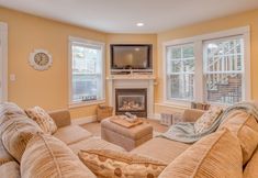 Others 7 Hot Tub and Access to Beach and Pool - Beautiful Coastal Retreat