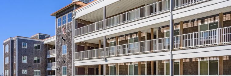 Others Oceanfront Deck and Private Hot Tub - Stunning Coastal Sanctuary