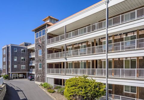 Others Oceanfront Deck and Private Hot Tub - Stunning Coastal Sanctuary