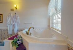 其他 2 Gorgeous suite at oceanfront inn steps to beach with jetted tub & gas fireplace