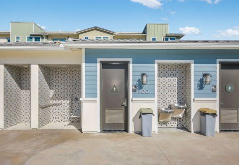 その他 Luxury Townhome with Pool and Garage Parking - Exquisite Coastal Retreat