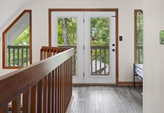 Others 6 Free Tickets to Local Attractions and Community Pool - Charming Cozy Cabin