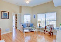 Lainnya 4 Expansive Beach and City Views with Balcony - Stunning Coastal Haven