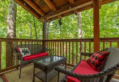 อื่นๆ 2 Luxury Log Cabin with Hot Tub and Game Room - Charming Getaway