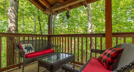 อื่นๆ 2 Luxury Log Cabin with Hot Tub and Game Room - Charming Getaway