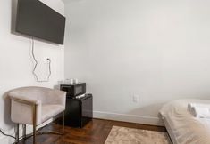 其他 5 Charming Dual-Studio Setup and Rooftop Access - Cozy Brooklyn Retreat