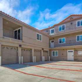 Logo 1 Modern Kitchen and Private Balcony - Stylish Coastal Escape, โรงแรม & ที่พัก Sleeping Tiger Coffees