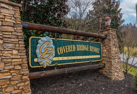 Khác Luxury Cabin with Game Room and Hot Tub - Inviting Mountain Getaway