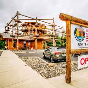 Hotel Exterior 1 Charming Coastal Escape with Wrap-Around Deck - Inviting Retreat, Historic Turnaround 酒店