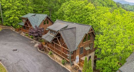 อื่นๆ 2 Cozy Cabin with Hot Tub and Pool Table - Inviting Mountain Retreat