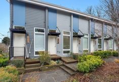 その他 3 Stylish Townhome with Balcony and Smart Amenities - Charming Modern Haven