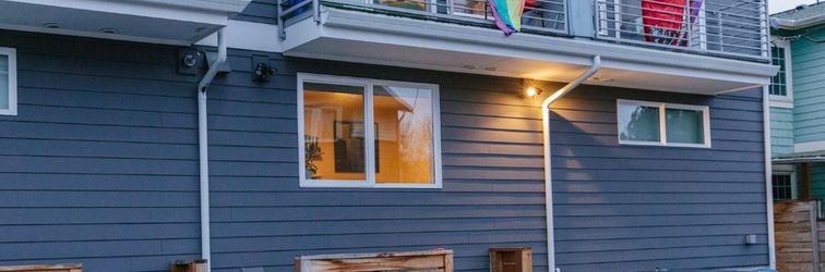 Others Modern Townhouse with Gym and Rooftop Retreat - Stylish Urban Oasis