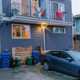 Hotel Exterior 1 Modern Townhouse with Gym and Rooftop Retreat - Stylish Urban Oasis, ウェストシアトルゴルフコース ホテル