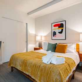 Logo11BR | Gym, Lounge, Rooftop | Bellevue | Sophari C,金郡公寓