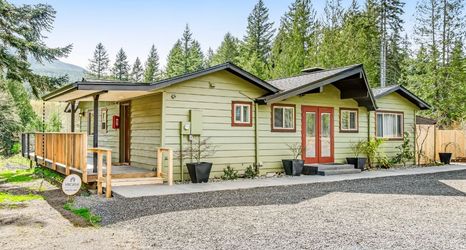 Others 2 Picturesque home/wedding venue with hot tub, mountain view, WiFi, & Netflix