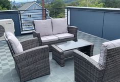 อื่นๆ 3 Rooftop Views and Modern Comforts - Stunning Urban Retreat