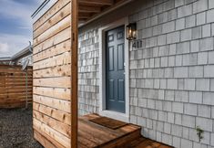 其他 6 Steps to Beach and Dining Excitement - Charming Coastal Haven