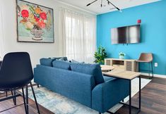 Lainnya 6 Convenient Location and Cozy Balcony - Charming Urban Retreat