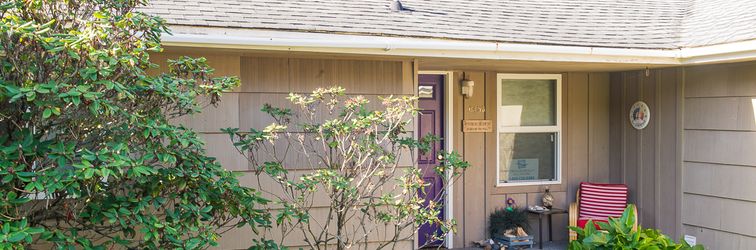 其他 Oceanfront Access and Fenced Yard - Charming Beach Bungalow