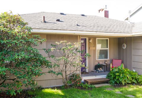 其他 Oceanfront Access and Fenced Yard - Charming Beach Bungalow