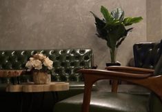 其他 6 Bud Brew Beyond Dispensary and Hotel