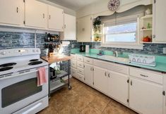 기타 2 Spacious Yard and Close to Waterfront District - Charming Coastal Escape