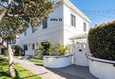 Khác 4 Charming Outdoor Oasis with Hot Tub - Luxurious Coastal Retreat