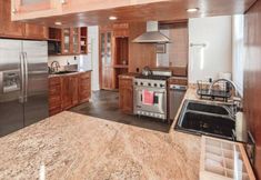 Others 6 Cozy Living Room and Fully Equipped Kitchen - Charming Oasis