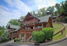 Others 4 2 Bedroom Luxury Cabin Amazing Mountain View, Wear