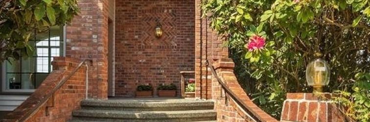 Others Breathtaking Water Views and Private Beach Access - Stunning Coastal Haven