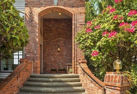 Others Breathtaking Water Views and Private Beach Access - Stunning Coastal Haven