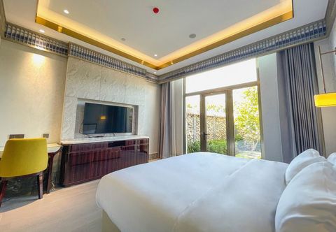 Lain-lain Blues Manor