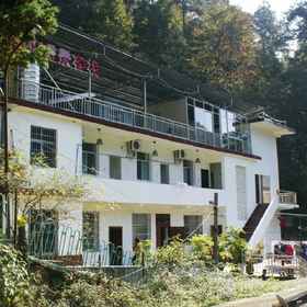 Hotel Exterior 1 Xinyue Scenic Inn (Zhangjiajie Forest Park), Wulingyuan Qu Hotels